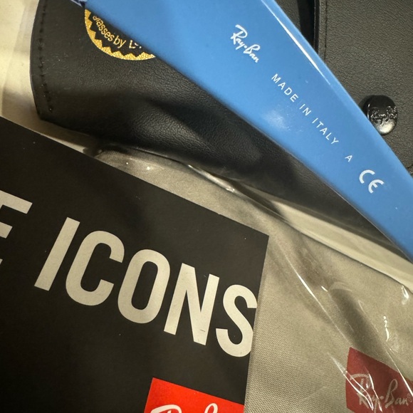 NEW Ray Ban R8 4332 Sport Blue Transparent Iconic Complete With Kit - Picture 2 of 5
